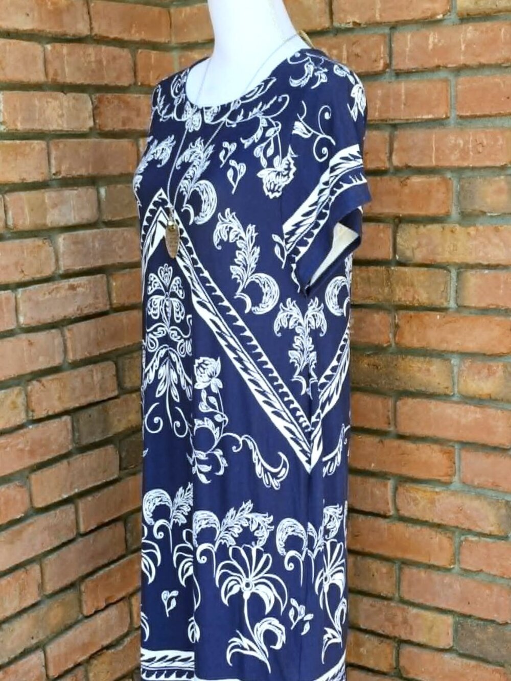 Chico's Brand Midi Dress. Navy Blue and White Floral Scroll Print. Size 0. GUC - Picture 3 of 11